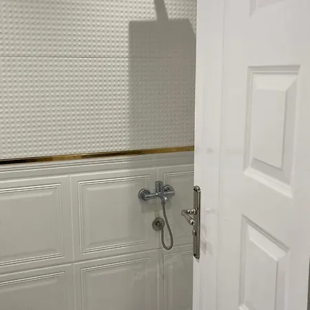 Fancy Apartment Close To Airport Fully Furnished Cairo Exterior photo